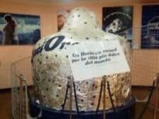 bacio gigante alla casa del cioccolato di Perugia