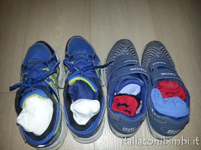calzini dentro alle scarpe