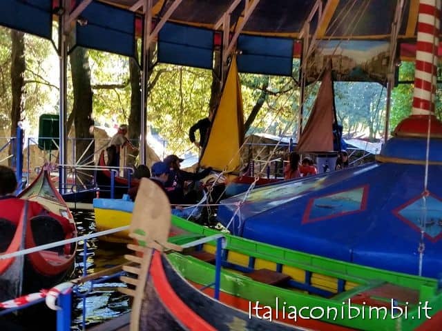 giostrina-con-le-barche-al-parco-di-pinocchio-di-collodi