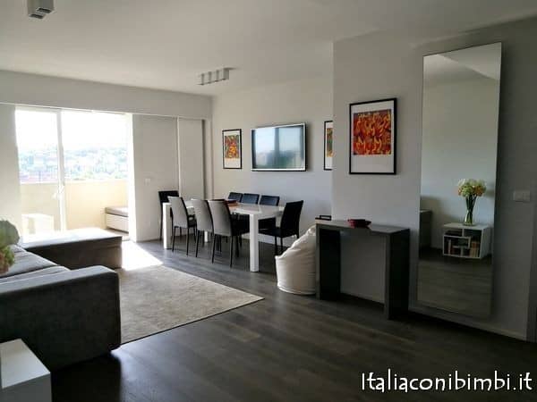 salotto appartamento airbnb Perugia
