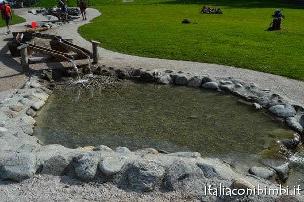 giochi d'acqua al parco giochi Klausberg in Valle Aurina
