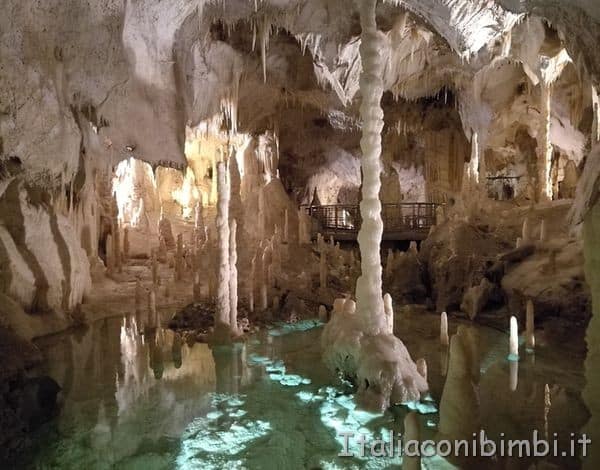 Grotte di Frasassi acqua
