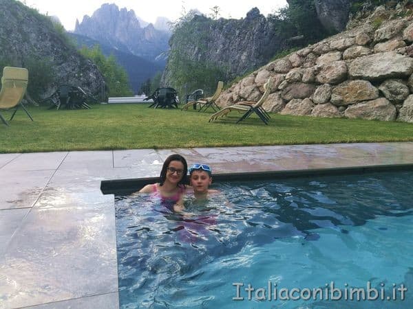 Piscina-vista-Catinaccio-Camping-Vidor