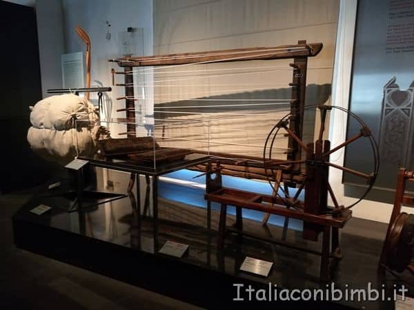 telai-al-Museo-del-tessuto-di-Prato
