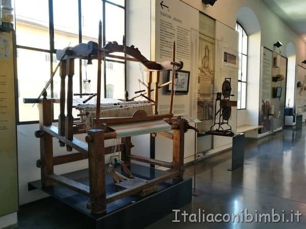telaio-nel-museo-del-tessuto-di-Prato