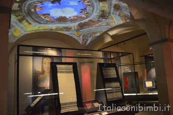 tessuti antichi nel museo del tessuto di Prato