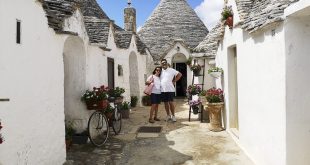 Alberobello - noi nei vicoli