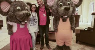 Cavallino Bianco - noi con il Topo Lino mascotte dell'hotel