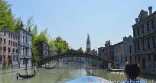 Italia in miniatura - Barchetta sui canali di Venezia