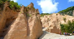 Lame Rosse salita tra le rocce