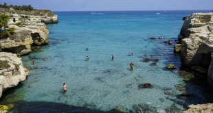 Salento- Grotta della Poesia esterna