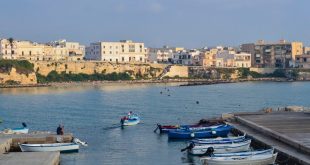 Otranto - barca che esce