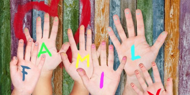 mani famiglia
