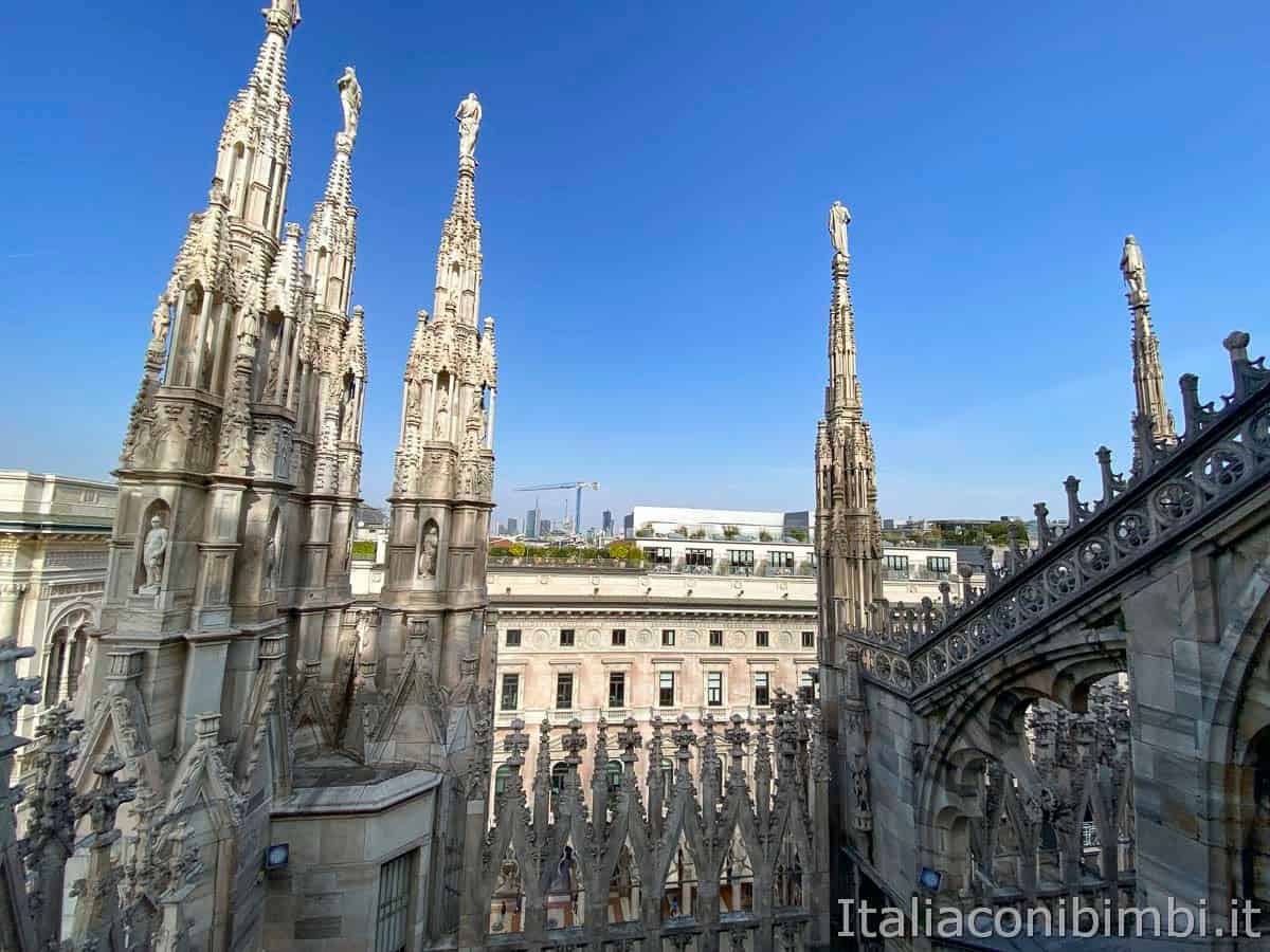 Duomo di Milano- guglie altro lato