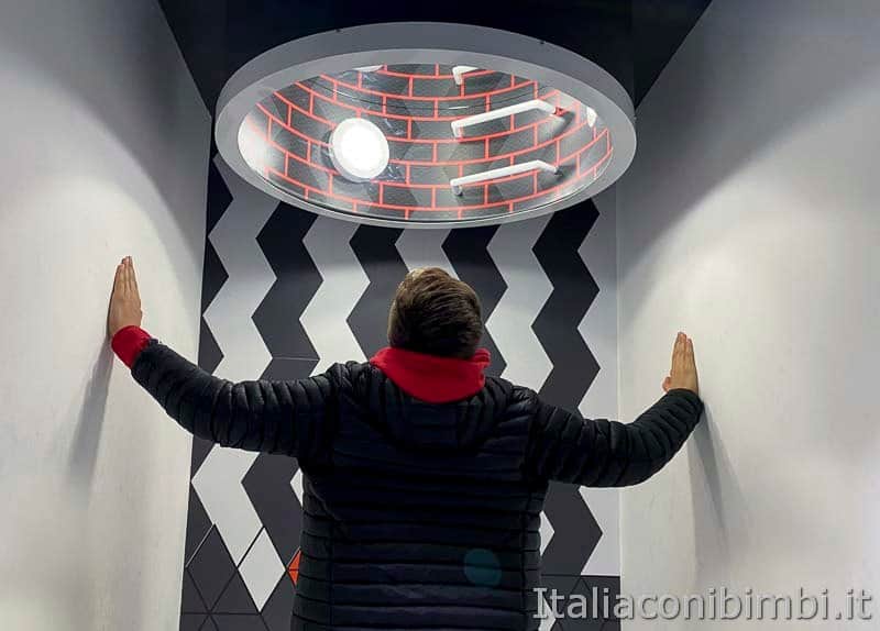 Museo delle Illusioni- Milano - pozzo senza fondo