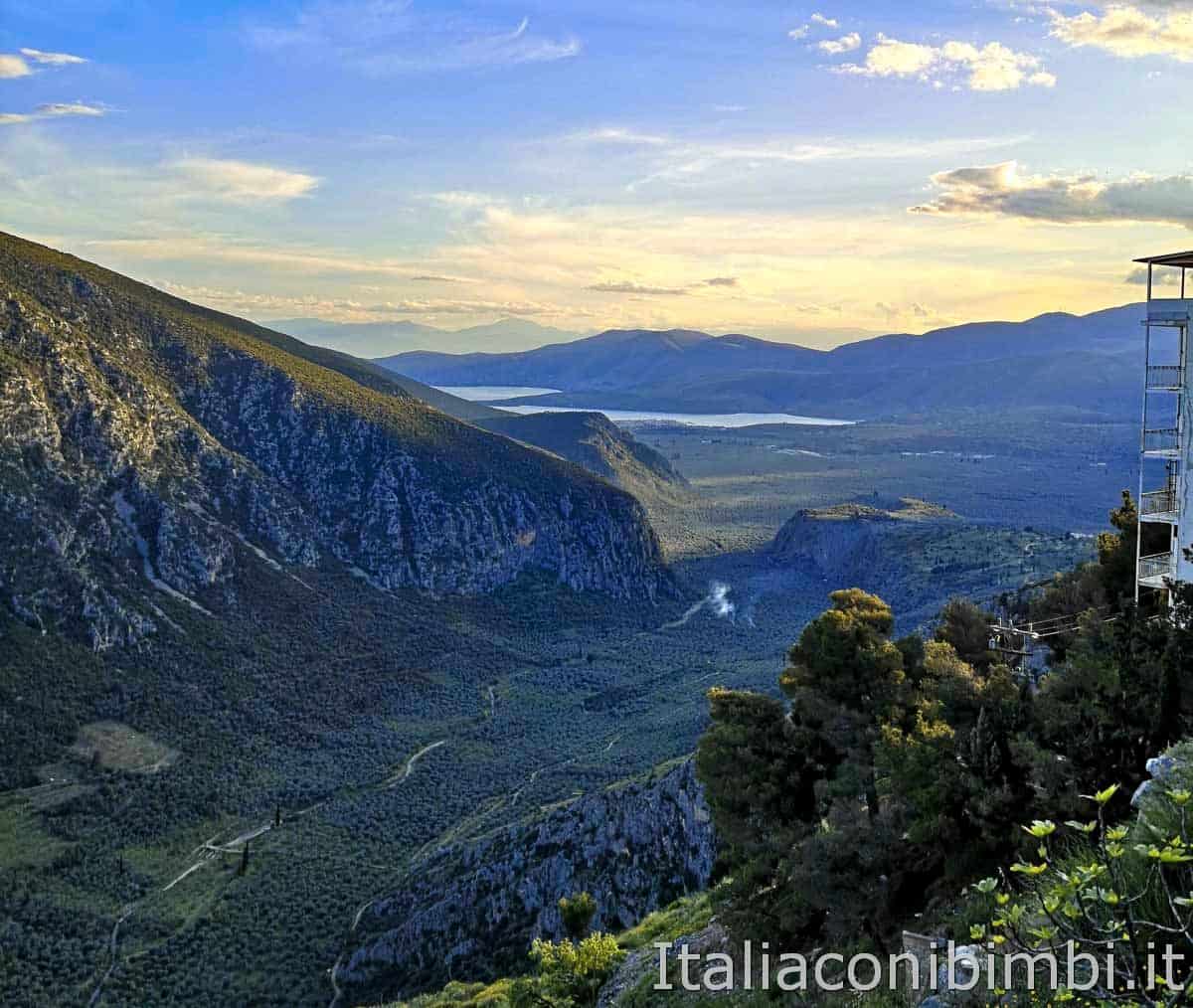 Grecia - veduta da Delfi